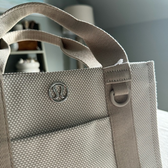 lululemon two tone canvas tote mini - Picture 2 of 16